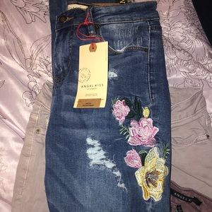 Ankle Skinny size 3 Embroidered and ripped Jeans